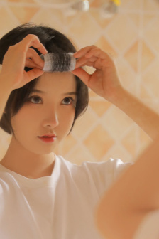 娇小的女人